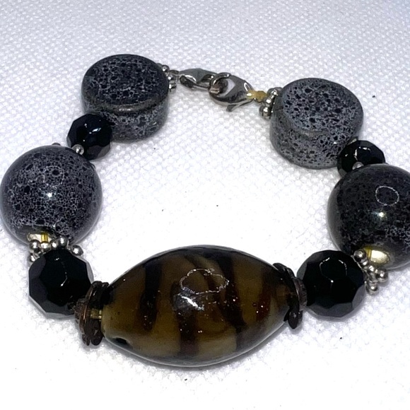 Beaded Bracelet Gray Black Faceted Round Oval Statement Jewelry - Picture 1 of 3